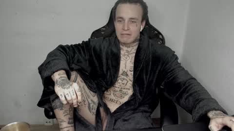 Snapshot of _layne chatting on 12/13/24, 01:55 Layne online show from 12/13/24, 01:55