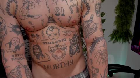 Snapshot of _layne chatting on 02/06/25, 03:37 Layne online show from 02/06/25, 03:37