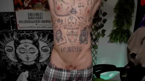 Snapshot of _layne chatting on 02/24/25, 12:05 Layne online show from 02/24/25, 12:05