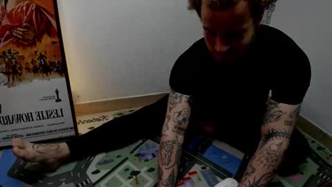 Snapshot of _layne chatting on 10/06/25, 08:45 Layne online show from 10/06/25, 08:45