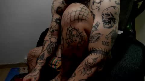 Snapshot of _layne chatting on 10/11/25, 09:52 Layne online show from 10/11/25, 09:52