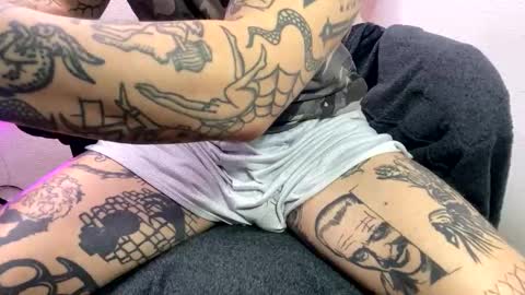 Snapshot of _layne chatting on 10/22/25, 02:50 Layne online show from 10/22/25, 02:50