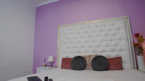 Lena Paul online show from 12/17/25, 04:51