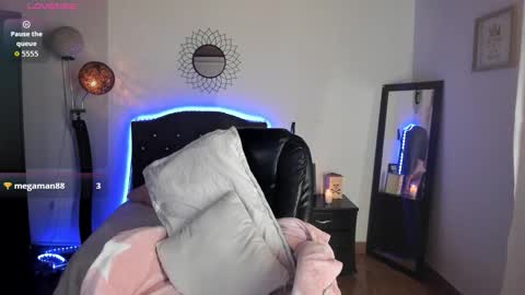 Lia online show from 12/16/25, 02:33