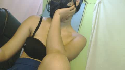 Snapshot of _lilies_gigi_ chatting on 07/17/26, 01:56 _lilies_gigi_ online show from 07/17/26, 01:56