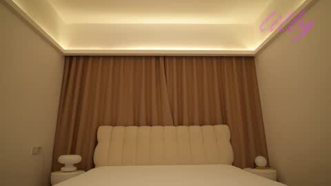 _lillilly_ online show from 10/14/25, 05:30