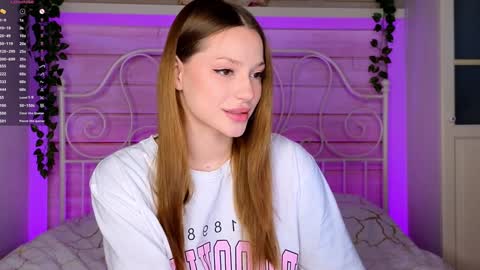 Snapshot of _lisaalisa_ chatting on 01/05/25, 01:15 Alice online show from 01/05/25, 01:15