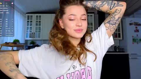 Snapshot of _lisaalisa_ chatting on 01/11/25, 12:18 Alice online show from 01/11/25, 12:18