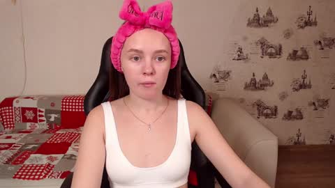 Snapshot of _little_sunshine_ chatting on 01/06/25, 03:42 My name is lina Lush is activePrivate is Open online show from 01/06/25, 03:42