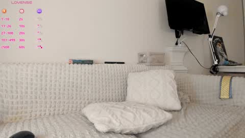 Snapshot of _lizistrata_ chatting on 02/01/25, 07:13 inst alena novikova1 online show from 02/01/25, 07:13