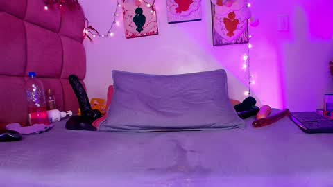 Lorrayne online show from 12/31/24, 03:09