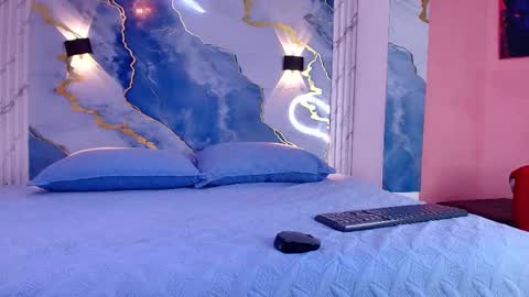 Snapshot of _lorrayne_ chatting on 10/22/25, 12:05 Lorrayne online show from 10/22/25, 12:05