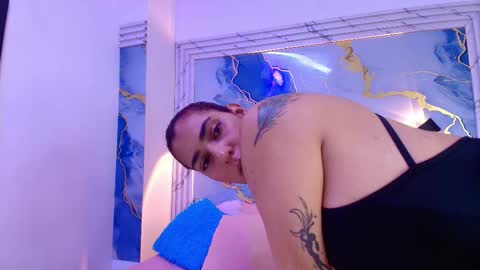 Snapshot of _lorrayne_ chatting on 11/05/25, 12:05 Lorrayne online show from 11/05/25, 12:05