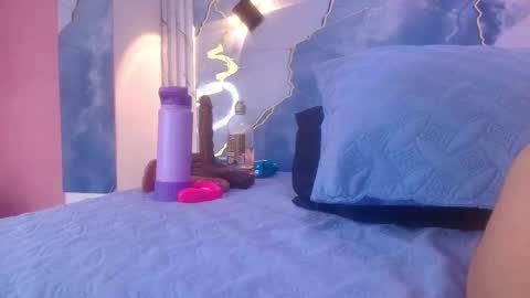 Snapshot of _lorrayne_ chatting on 11/17/25, 12:22 Lorrayne online show from 11/17/25, 12:22