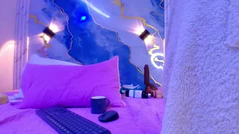 Snapshot of _lorrayne_ chatting on 11/28/25, 12:30 Lorrayne online show from 11/28/25, 12:30