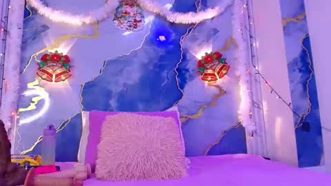 Snapshot of _lorrayne_ chatting on 12/20/25, 12:23 Lorrayne online show from 12/20/25, 12:23