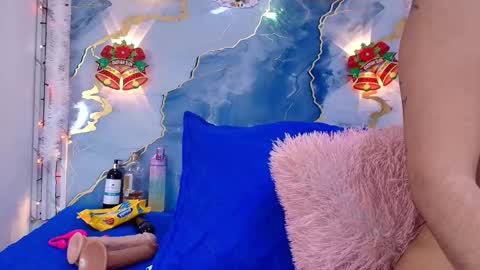 Snapshot of _lorrayne_ chatting on 12/22/25, 12:13 Lorrayne online show from 12/22/25, 12:13