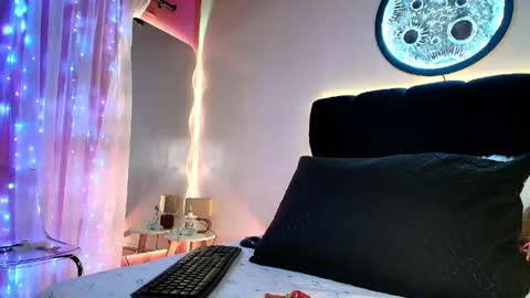 Lorrayne online show from 04/28/26, 12:21