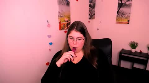 Snapshot of _lovely_mary chatting on 10/24/25, 07:21 Mary online show from 10/24/25, 07:21