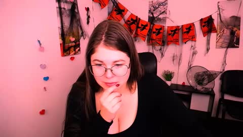 Snapshot of _lovely_mary chatting on 10/29/25, 10:06 Mary online show from 10/29/25, 10:06