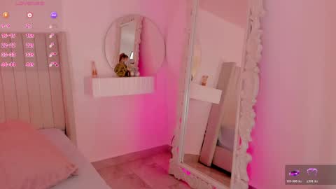 Snapshot of _lovelymia_ chatting on 05/12/26, 02:52 Mia online show from 05/12/26, 02:52