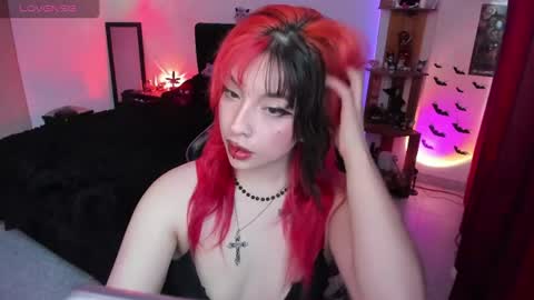 Queen.  Help me reach 100 thumbs up  online show from 06/30/26, 10:33