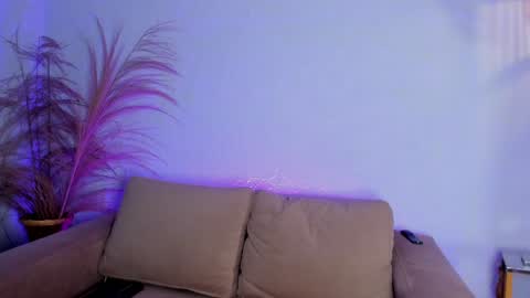 Snapshot of _luna_dupont_ chatting on 12/18/24, 08:14  Luna  online show from 12/18/24, 08:14