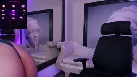 Snapshot of _luna_dupont_ chatting on 01/23/25, 11:48  Luna  online show from 01/23/25, 11:48