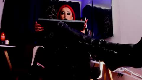 Snapshot of _luna_parisi chatting on 09/12/25, 12:55 MISS LUNA online show from 09/12/25, 12:55