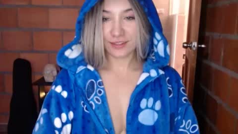 _lunablondie_ online show from 01/10/25, 05:02