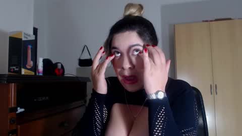 _lunagold_ online show from 02/04/26, 02:01