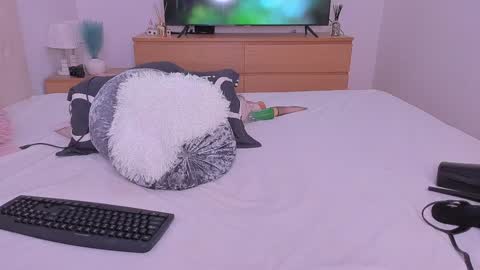 Lynna online show from 02/02/25, 01:23