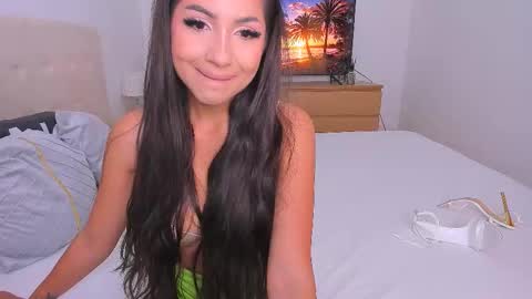 Lynna online show from 09/14/25, 10:09