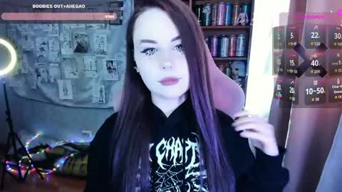 Snapshot of _m_o_n_s_t_e_r_e_n_e_r_g_y_ chatting on 05/07/26, 04:18 Mia online show from 05/07/26, 04:18