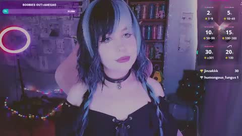 Snapshot of _m_o_n_s_t_e_r_e_n_e_r_g_y_ chatting on 05/21/26, 05:36 Mia online show from 05/21/26, 05:36