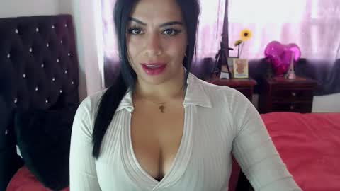 Snapshot of _m_y_q_u_e_e_n_ chatting on 10/31/25, 04:19 QUEEN online show from 10/31/25, 04:19