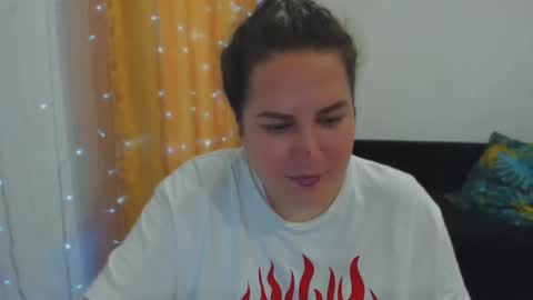 Snapshot of _madalexa_ chatting on 10/03/25, 01:52 Alexa online show from 10/03/25, 01:52