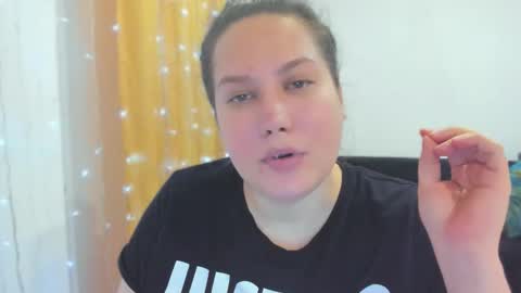 Snapshot of _madalexa_ chatting on 10/13/25, 05:02 Alexa online show from 10/13/25, 05:02