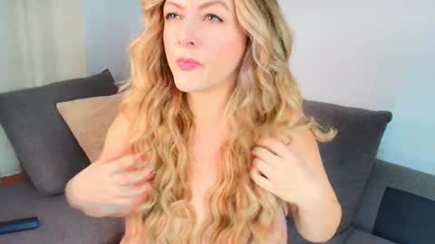 Snapshot of _madamemature_ chatting on 03/12/26, 07:53 Lady Chanel online show from 03/12/26, 07:53