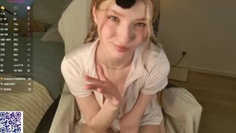 Snapshot of _magic_smile chatting on 05/22/26, 02:01 Anna online show from 05/22/26, 02:01