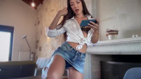 Snapshot of _mariarty_ chatting on 10/01/25, 10:43 Marie -   -25 discount online show from 10/01/25, 10:43