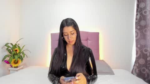 Snapshot of _marie__ chatting on 12/20/24, 08:23 Maria paula online show from 12/20/24, 08:23