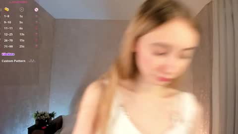  Gwen  online show from 11/05/25, 04:12