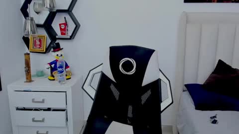 Snapshot of _matthew_santos_ chatting on 12/15/24, 10:15 _matthew_santos_ online show from 12/15/24, 10:15