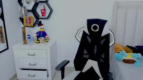 Snapshot of _matthew_santos_ chatting on 12/20/24, 01:22 _matthew_santos_ online show from 12/20/24, 01:22