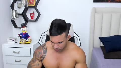 Snapshot of _matthew_santos_ chatting on 01/14/25, 12:00 _matthew_santos_ online show from 01/14/25, 12:00