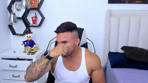 Snapshot of _matthew_santos_ chatting on 01/21/25, 02:33 _matthew_santos_ online show from 01/21/25, 02:33