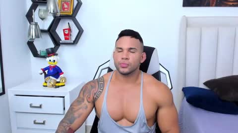 Snapshot of _matthew_santos_ chatting on 01/31/25, 10:42 _matthew_santos_ online show from 01/31/25, 10:42