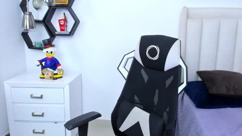 Snapshot of _matthew_santos_ chatting on 02/03/25, 09:50 _matthew_santos_ online show from 02/03/25, 09:50