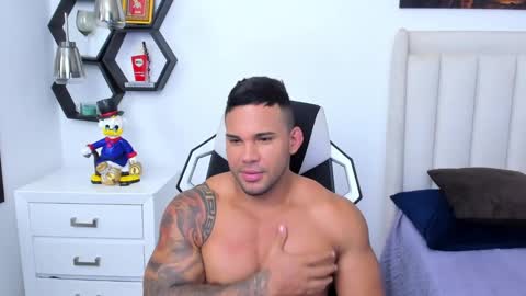 Snapshot of _matthew_santos_ chatting on 02/04/25, 03:54 _matthew_santos_ online show from 02/04/25, 03:54